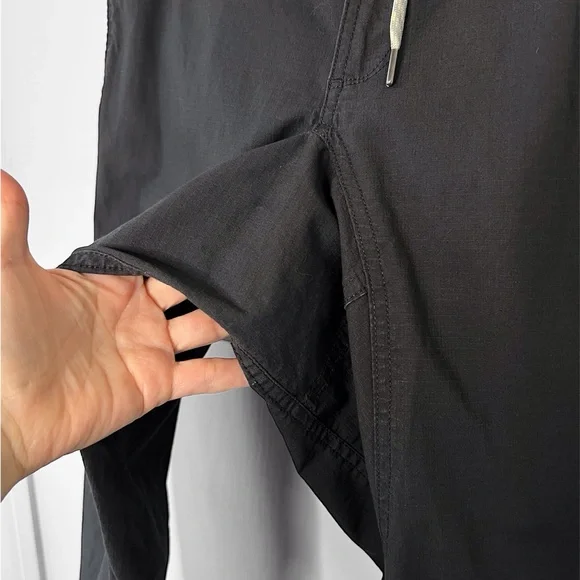 Vuori Men's Ripstop Drawstring Climber Pants in Charcoal - Picture 8 of 12